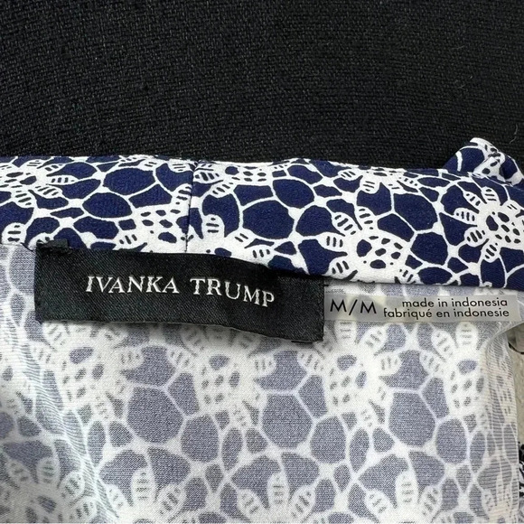 Ivanka Trump Blue White 1/4 Gold Tone Tank Top Size Medium - Picture 8 of 11